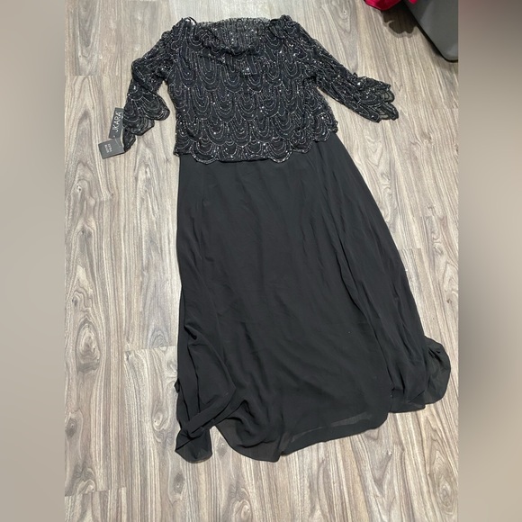 J Kara Women's Petite 3/4 Scallop Beaded Pop Over Gown Size 20W - Picture 4 of 10